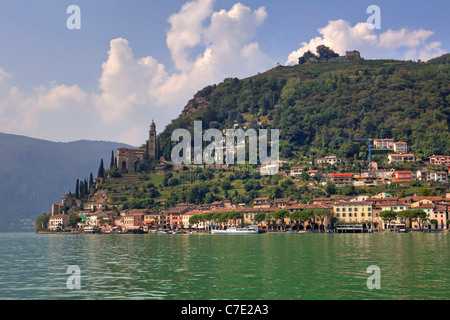 Morcote est un village idyllique, situé sur le Lago di Lugano Banque D'Images