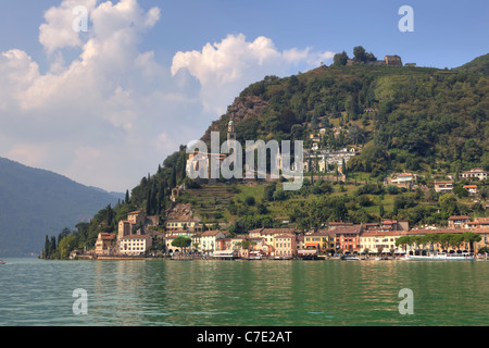 Morcote est un village idyllique, situé sur le Lago di Lugano Banque D'Images