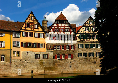 Kochrefront, ensemble de maisons à pans de bois à la rivière Kocher, Schwaebisch Hall, Bade-Wurtemberg, Allemagne Banque D'Images