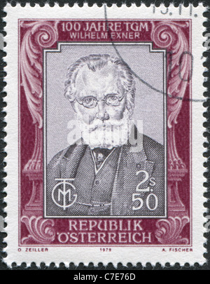 Un timbre imprimé en Autriche, est dédiée à la 100e anniversaire de l'artisanat, musée technologique fondée par Wilhelm Exner Banque D'Images