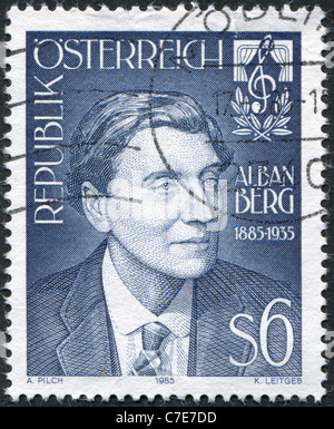 Autriche - 1985 : timbre imprimé en Autriche, est dédiée à la célébration du 100e anniversaire d'Alban Berg, compositeur Banque D'Images