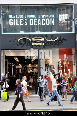 Nouveau look parrain Giles Deacon London Fashion design Septembre 2011 Banque D'Images