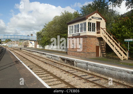 Llandrindod Wells ancienne gare ferroviaire et de la plate-forme signal fort. Banque D'Images