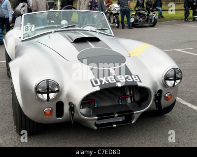 Un 1966 AC Cobra Anglo American sports car à un rassemblement à moteur historique en septembre 2011 à Marseille Cleveland UK Banque D'Images