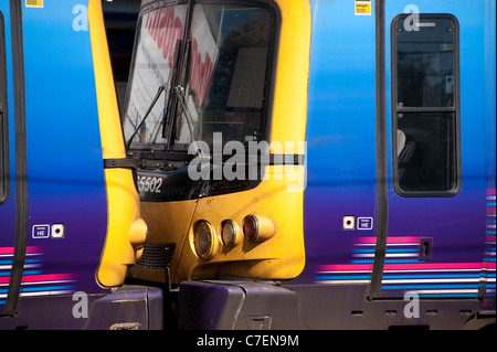 Close up de deux trains en livrée de First Capital Connect couplés ensemble. Banque D'Images