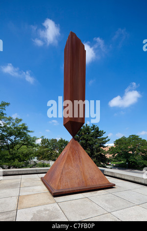 Broken Obelisk, 1963, par Barnett Newman, à la Nouvelle Galerie Nationale, Berlin, Allemagne Banque D'Images