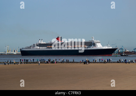 Le Queen Mary 2 visites Liverpool. Banque D'Images