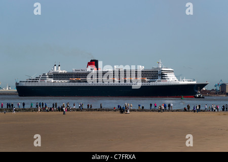 Le Queen Mary 2 visites Liverpool. Banque D'Images