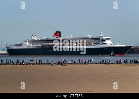 Le Queen Mary 2 visites Liverpool. Banque D'Images