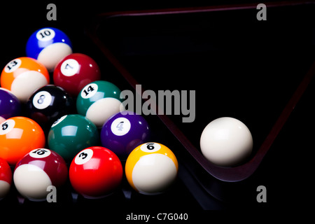 Boules de billard isolated on black Banque D'Images