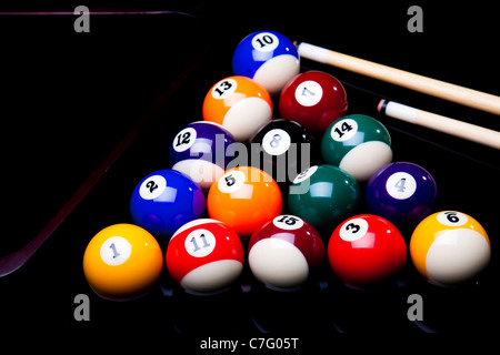 Boules de billard isolated on black Banque D'Images