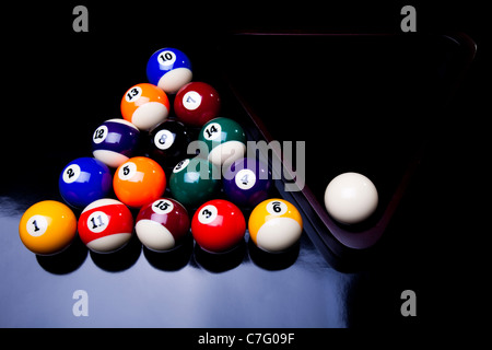 Boules de billard isolated on black Banque D'Images