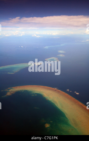 Vue aérienne de Corbett distant de corail, à l'est sur Joan Reef et le plateau extérieur, Grande Barrière de Corail, Australie Banque D'Images