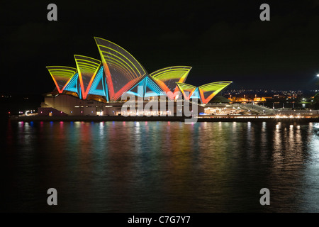 Voiles de l'Opéra de Sydney en Australie, l'installation de projection de lumière Banque D'Images