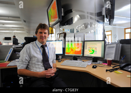 Tim Hewson - Chef Prévisionniste au Met Office. Sur la photo dans le bureau de prévision au Met Office à Exeter, Devon. Banque D'Images