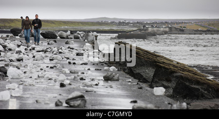 Blocs de glace sur les routes et ponts emportés. Jokulhlaup glaciaire (burst), Islande Banque D'Images