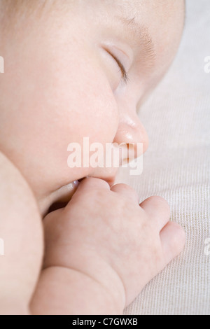 Un bébé endormi, close-up Banque D'Images