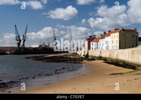 Cela montre la pointe à Hartlepool et les quais à l'arrière-plan. Banque D'Images