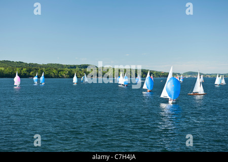 Yacht de course Banque D'Images