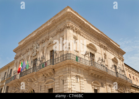 Palazzo del Senato, Hôtel de Ville, la Piazza Duomo, Ortigia, Syracuse, Sicile, Italie Banque D'Images