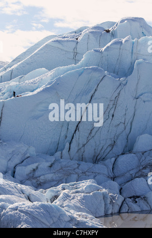 Un grimpeur sur la Matanuska Glacier, Alaska. Banque D'Images