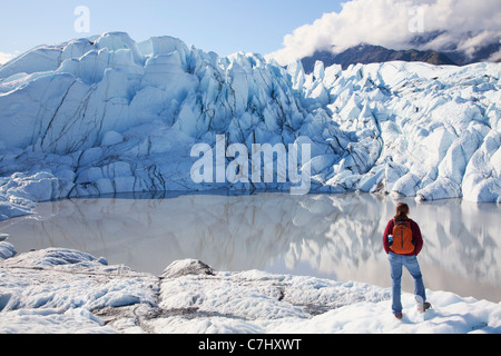 Un grimpeur sur la Matanuska Glacier, Alaska. Banque D'Images