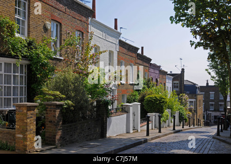 Londres Hampstead Village, Ruelle, rangée de maisons au printemps. Banque D'Images