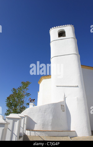 L'Espagne, la tour de l'horloge, Zahara de la Sierra, Province de Cadix, Andalousie Banque D'Images