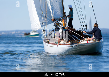 William Fife le yacht conçu dans le vent va Clio petits airs sur Oyster Bay, New York Banque D'Images