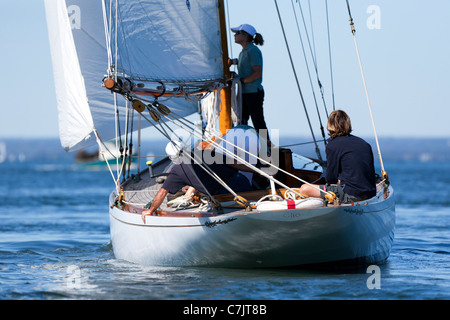 William Fife le yacht conçu dans le vent va Clio petits airs sur Oyster Bay, New York Banque D'Images