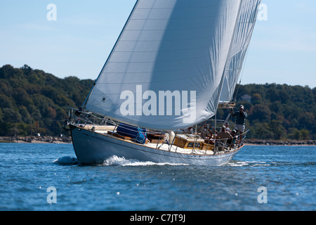 William Fife le yacht conçu dans le vent va Clio petits airs sur Oyster Bay, New York Banque D'Images