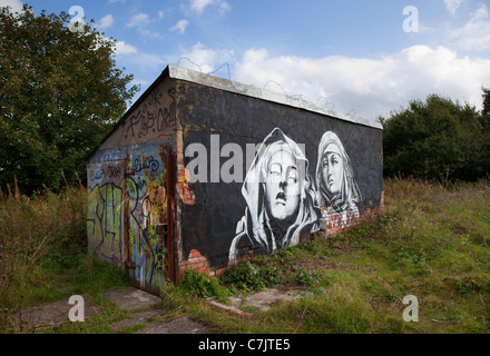 Graffitied Wall fresque religieuse  une peinture de l'extase de sainte Thérèse du Bernin  17e siècle, Sainte Thérèse d'Avila, Preston, Royaume-Uni Banque D'Images