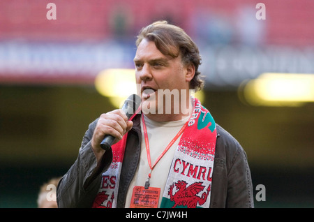 Bryn Terfel, CBE, le baryton-basse gallois le chanteur d'opéra en pleine voix avec un foulard autour du cou. Banque D'Images