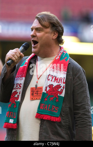 Bryn Terfel, CBE, le baryton-basse gallois le chanteur d'opéra en pleine voix avec un foulard autour du cou. Banque D'Images