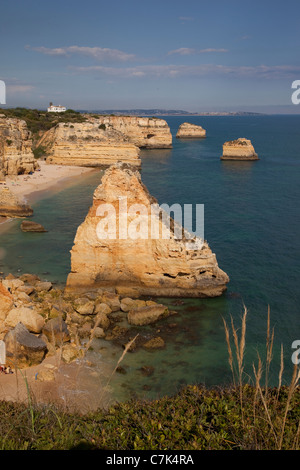 Portugal, Algarve, Praia da Marinha Banque D'Images