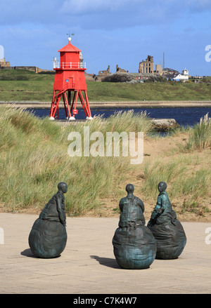 Morceau de conversation la sculpture et l'Épi phare South Shields, North East England, UK Banque D'Images