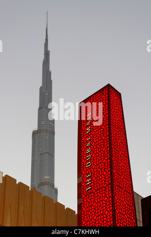 L'architecture, détails, façade, le Dubai Mall, plus grand centre commercial du monde, le centre ville de Burj Dubai, Dubaï, Émirats Arabes Unis