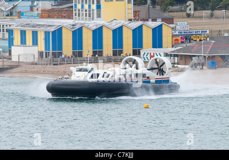 Southsea Portsmouth aéroglisseur laissant d'aller à l'île de Wight Banque D'Images