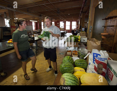 Les petits agriculteurs à vendre leurs produits à des acheteurs institutionnels Farmlink Banque D'Images