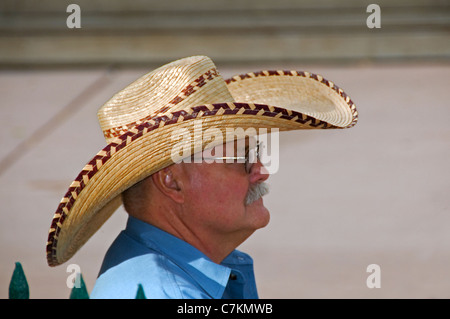 Man wearing cowboy hat Banque D'Images