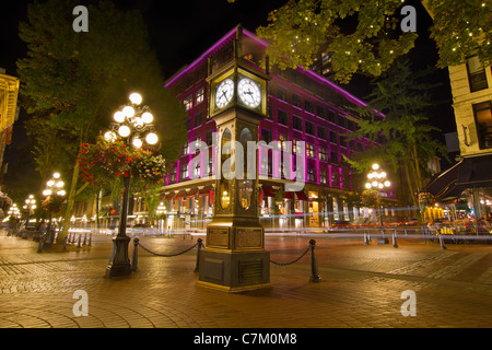 Horloge à vapeur historique dans Gastown Vancouver British Columbia Canada dans la nuit Banque D'Images