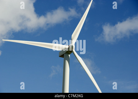 Close up de lames sur une éolienne le Llyn Brenig wind farm dans le Nord du Pays de Galles Banque D'Images