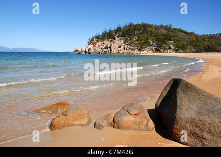 Les roches de granit et pointe de Arthur bay, Magnetic island, Townsville, Queensland, Australie Banque D'Images