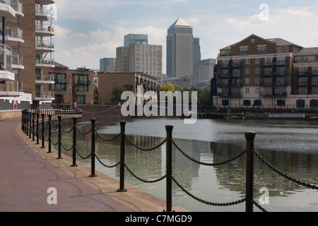 Limehouse basin & Canary Wharf, Londres, Angleterre Banque D'Images