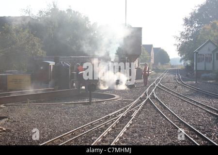 Bure Valley Railway 21e anniversaire Septembre 2011 Gala à vapeur, le train en cours de préparation sur la plaque Banque D'Images