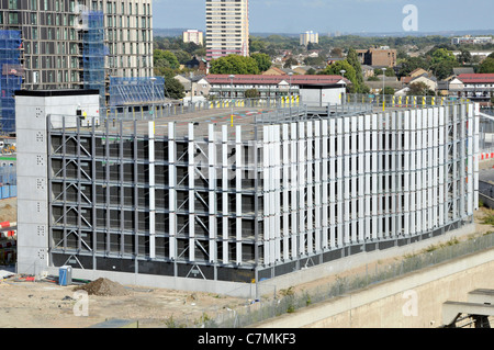 Nouveau parking multi-étages construit pour le Jeux olympiques de Londres dans le parc olympique de 2012 Stratford Newham Est de Londres Angleterre Royaume-Uni Banque D'Images