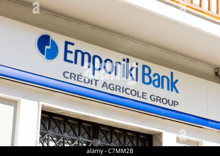2011 - La banque grecque Emporiki Bank, signe. Corfou. Une partie de l'anglais du groupe Crédit Agricole. Banque D'Images