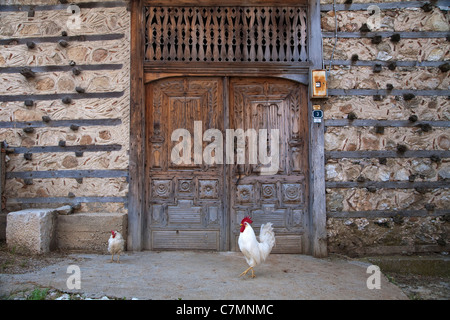 Porte en bois traditionnel dans Ormana Akseki Village Antalya Turquie Banque D'Images