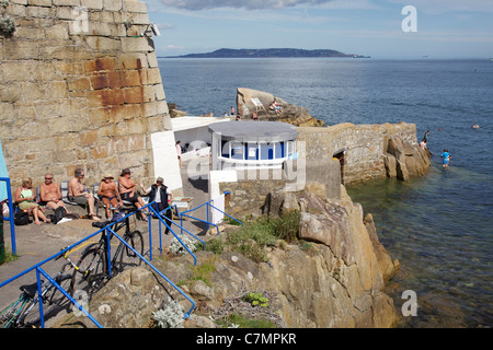 Lieu de baignade de 40 pieds à Sandy Cove, Dublin, Irlande Banque D'Images