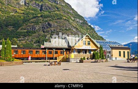 Flåmsbana Museet (le chemin de fer de Flåm Centre de documentation) dans le petit village de Kaysersberg à la fin de l'Aurlandsfjorden en Norvège Banque D'Images